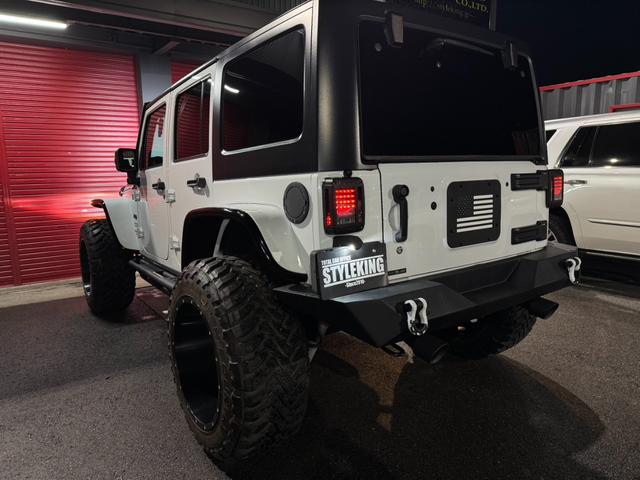 ジープ・ラングラーアンリミテッド スポーツ D車/リフトUP/22インチAW/前後スチールバンパー/スクリーンガード/オーバーフェンダー/スチールサイドステップ/2本出しマフラー/LEDヘッド・テール/社外フード/パナナビ/リクライニングKIT(10枚目)