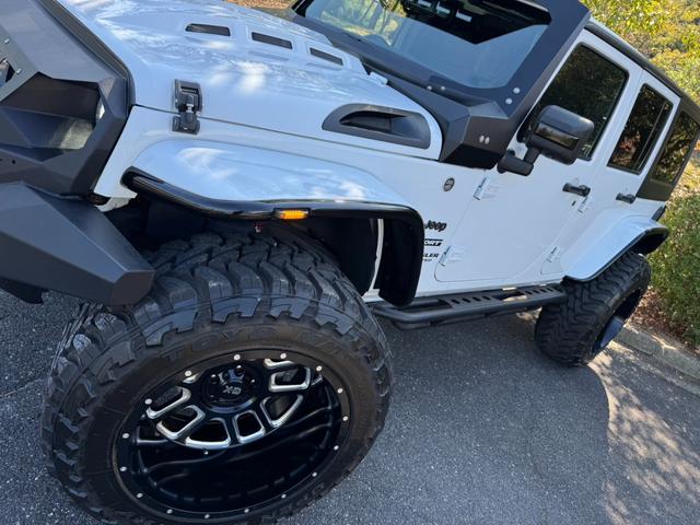 ジープ・ラングラーアンリミテッド スポーツ D車/リフトUP/22インチAW/前後スチールバンパー/スクリーンガード/オーバーフェンダー/スチールサイドステップ/2本出しマフラー/LEDヘッド・テール/社外フード/パナナビ/リクライニングKIT(26枚目)