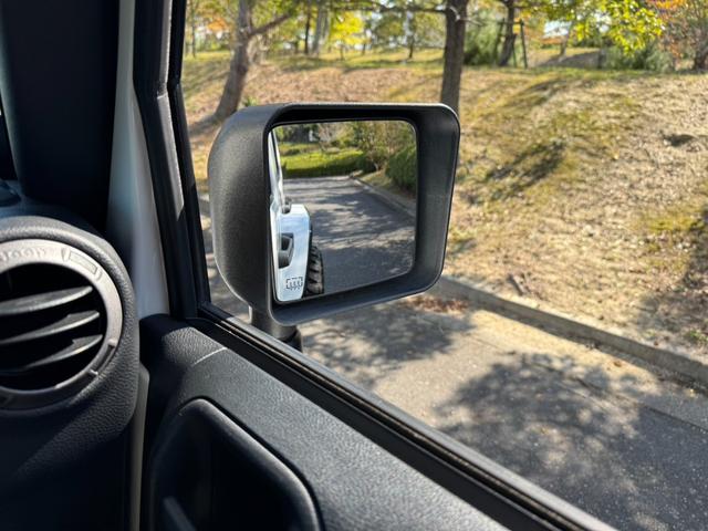 ジープ・ラングラーアンリミテッド スポーツ D車/リフトUP/22インチAW/前後スチールバンパー/スクリーンガード/オーバーフェンダー/スチールサイドステップ/2本出しマフラー/LEDヘッド・テール/社外フード/パナナビ/リクライニングKIT(28枚目)