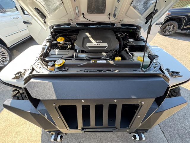 ジープ・ラングラーアンリミテッド スポーツ D車/リフトUP/22インチAW/前後スチールバンパー/スクリーンガード/オーバーフェンダー/スチールサイドステップ/2本出しマフラー/LEDヘッド・テール/社外フード/パナナビ/リクライニングKIT(35枚目)