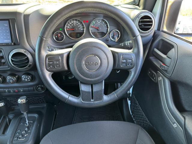 ジープ・ラングラーアンリミテッド スポーツ D車/リフトUP/22インチAW/前後スチールバンパー/スクリーンガード/オーバーフェンダー/スチールサイドステップ/2本出しマフラー/LEDヘッド・テール/社外フード/パナナビ/リクライニングKIT(39枚目)