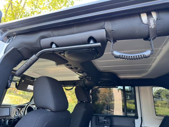 ジープ・ラングラーアンリミテッド スポーツ D車/リフトUP/22インチAW/前後スチールバンパー/スクリーンガード/オーバーフェンダー/スチールサイドステップ/2本出しマフラー/LEDヘッド・テール/社外フード/パナナビ/リクライニングKIT(45枚目)