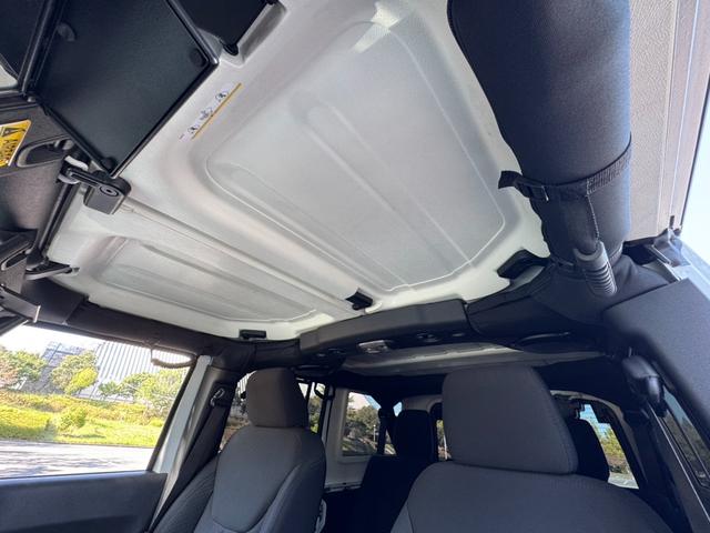 ジープ・ラングラーアンリミテッド スポーツ D車/リフトUP/22インチAW/前後スチールバンパー/スクリーンガード/オーバーフェンダー/スチールサイドステップ/2本出しマフラー/LEDヘッド・テール/社外フード/パナナビ/リクライニングKIT(46枚目)