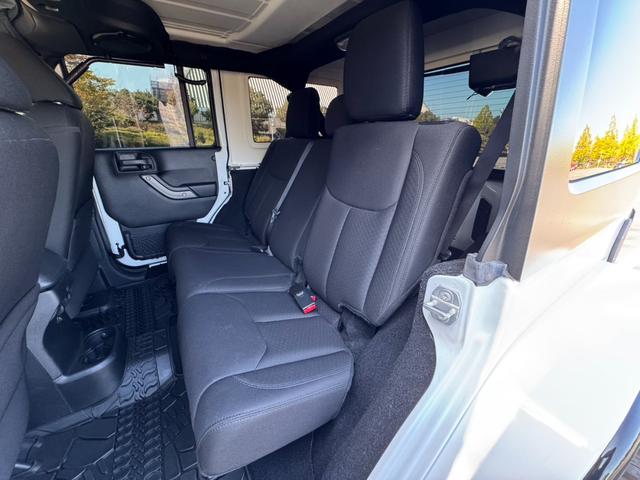 ジープ・ラングラーアンリミテッド スポーツ D車/リフトUP/22インチAW/前後スチールバンパー/スクリーンガード/オーバーフェンダー/スチールサイドステップ/2本出しマフラー/LEDヘッド・テール/社外フード/パナナビ/リクライニングKIT(49枚目)