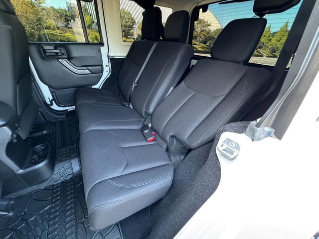 ジープ・ラングラーアンリミテッド スポーツ D車/リフトUP/22インチAW/前後スチールバンパー/スクリーンガード/オーバーフェンダー/スチールサイドステップ/2本出しマフラー/LEDヘッド・テール/社外フード/パナナビ/リクライニングKIT(50枚目)