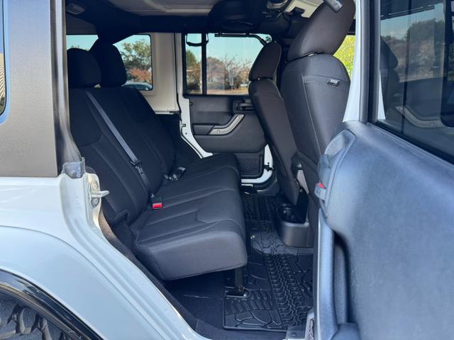 ジープ・ラングラーアンリミテッド スポーツ D車/リフトUP/22インチAW/前後スチールバンパー/スクリーンガード/オーバーフェンダー/スチールサイドステップ/2本出しマフラー/LEDヘッド・テール/社外フード/パナナビ/リクライニングKIT(51枚目)