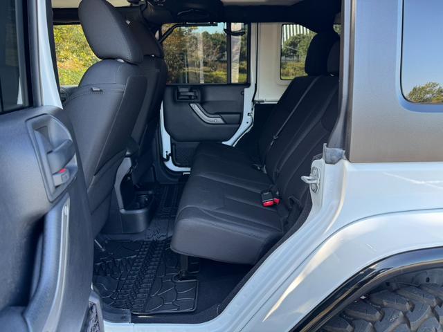 ジープ・ラングラーアンリミテッド スポーツ D車/リフトUP/22インチAW/前後スチールバンパー/スクリーンガード/オーバーフェンダー/スチールサイドステップ/2本出しマフラー/LEDヘッド・テール/社外フード/パナナビ/リクライニングKIT(52枚目)