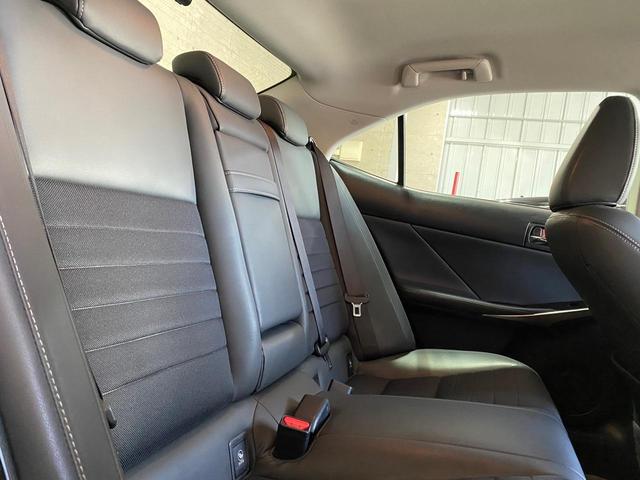 300h/クルーズコントロール/コーナーセンサー/シートヒーター/パワーシート/Bluetooth/バックカメラ/オートライト/ETC/純正HDDナビ/フルセグ/フロントフォグランプ(43枚目)