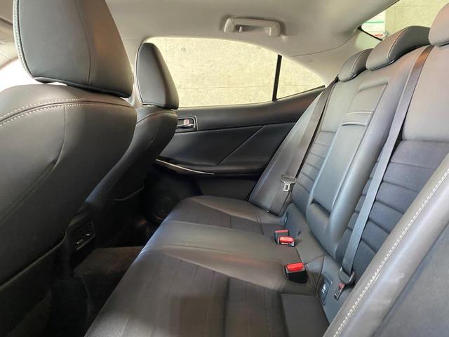 300h/クルーズコントロール/コーナーセンサー/シートヒーター/パワーシート/Bluetooth/バックカメラ/オートライト/ETC/純正HDDナビ/フルセグ/フロントフォグランプ(50枚目)