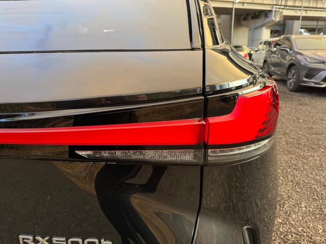 ＲＸ ５００ｈ　Ｆスポーツパフォーマンス　サンルーフ／全周囲カメラ／レーダークルーズコントロール／コーナーセンサー／ＨＵＤ／ハンドルヒーター／シートヒーター・エアコン／デジタルインナーミラー／ＥＴＣ／Ｂｌｕｅｔｏｏｔｈ／電動リアゲート（22枚目）