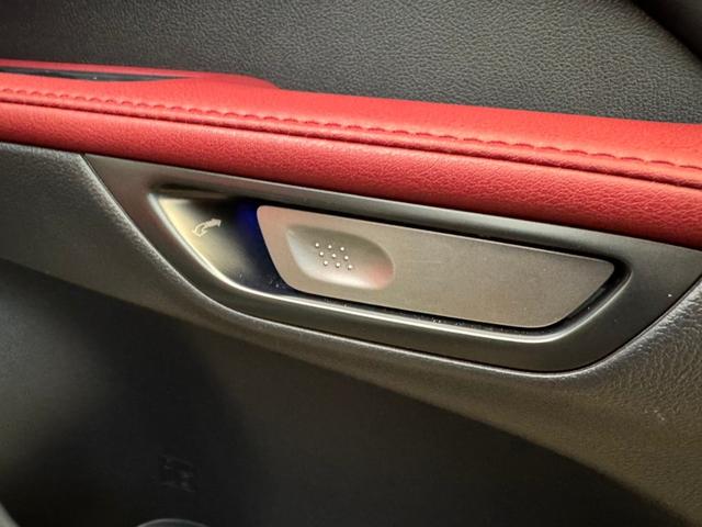 ＲＸ ５００ｈ　Ｆスポーツパフォーマンス　サンルーフ／全周囲カメラ／レーダークルーズコントロール／コーナーセンサー／ＨＵＤ／ハンドルヒーター／シートヒーター・エアコン／デジタルインナーミラー／ＥＴＣ／Ｂｌｕｅｔｏｏｔｈ／電動リアゲート（34枚目）