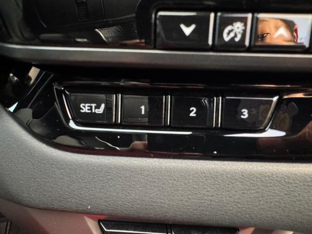 ＲＸ ５００ｈ　Ｆスポーツパフォーマンス　サンルーフ／全周囲カメラ／レーダークルーズコントロール／コーナーセンサー／ＨＵＤ／ハンドルヒーター／シートヒーター・エアコン／デジタルインナーミラー／ＥＴＣ／Ｂｌｕｅｔｏｏｔｈ／電動リアゲート（36枚目）