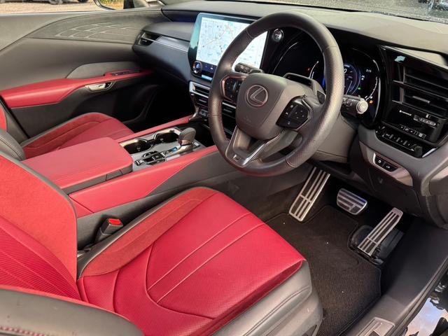 ＲＸ ５００ｈ　Ｆスポーツパフォーマンス　サンルーフ／全周囲カメラ／レーダークルーズコントロール／コーナーセンサー／ＨＵＤ／ハンドルヒーター／シートヒーター・エアコン／デジタルインナーミラー／ＥＴＣ／Ｂｌｕｅｔｏｏｔｈ／電動リアゲート（42枚目）