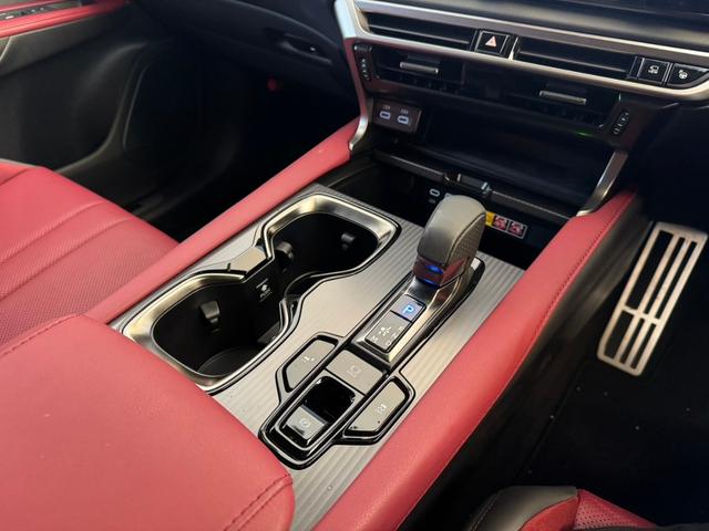 ＲＸ ５００ｈ　Ｆスポーツパフォーマンス　サンルーフ／全周囲カメラ／レーダークルーズコントロール／コーナーセンサー／ＨＵＤ／ハンドルヒーター／シートヒーター・エアコン／デジタルインナーミラー／ＥＴＣ／Ｂｌｕｅｔｏｏｔｈ／電動リアゲート（48枚目）