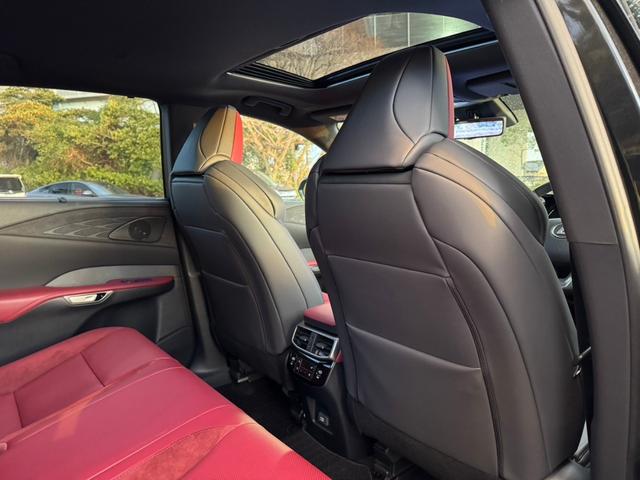 ＲＸ ５００ｈ　Ｆスポーツパフォーマンス　サンルーフ／全周囲カメラ／レーダークルーズコントロール／コーナーセンサー／ＨＵＤ／ハンドルヒーター／シートヒーター・エアコン／デジタルインナーミラー／ＥＴＣ／Ｂｌｕｅｔｏｏｔｈ／電動リアゲート（64枚目）