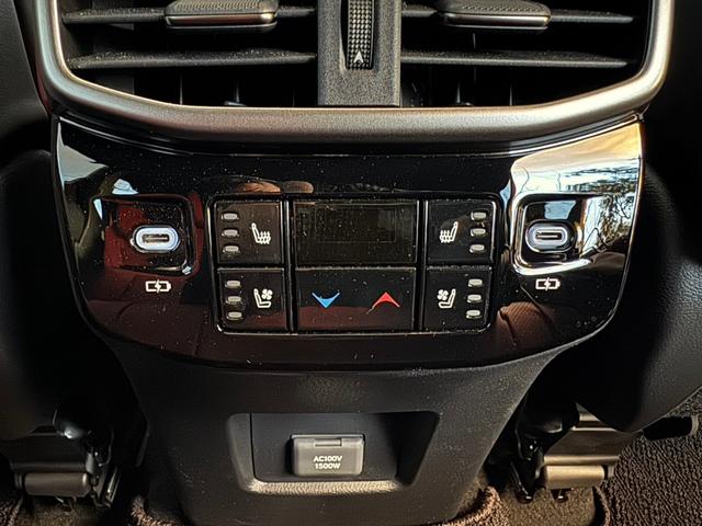 ＲＸ ５００ｈ　Ｆスポーツパフォーマンス　サンルーフ／全周囲カメラ／レーダークルーズコントロール／コーナーセンサー／ＨＵＤ／ハンドルヒーター／シートヒーター・エアコン／デジタルインナーミラー／ＥＴＣ／Ｂｌｕｅｔｏｏｔｈ／電動リアゲート（66枚目）