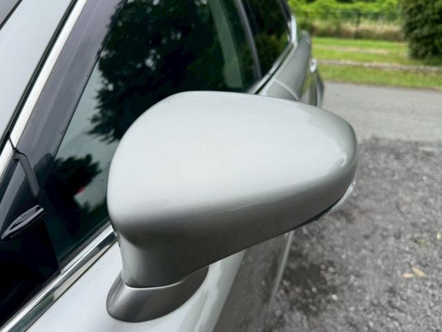 ＩＳ ３００ｈ　ＶｅｒＬ　レーダークルーズコントロール／コーナーセンサー／シートヒーター・エアコン／パワーシート／シートメモリ／ＥＴＣ／Ｂｌｕｅｔｏｏｔｈ／バックカメラ／プッシュスタート／電動格納ミラー／ＢＬＫレザー（9枚目）
