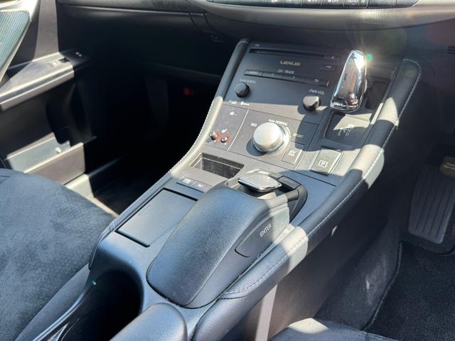 CT 200h VerC クルーズコントロール/シートヒーター/パワーシート/シートメモリ/ETC/Bluetooth/バックカメラ/電動格納ミラー/フルセグTV/プッシュスタート/HDDナビ/USB/オートライト(43枚目)