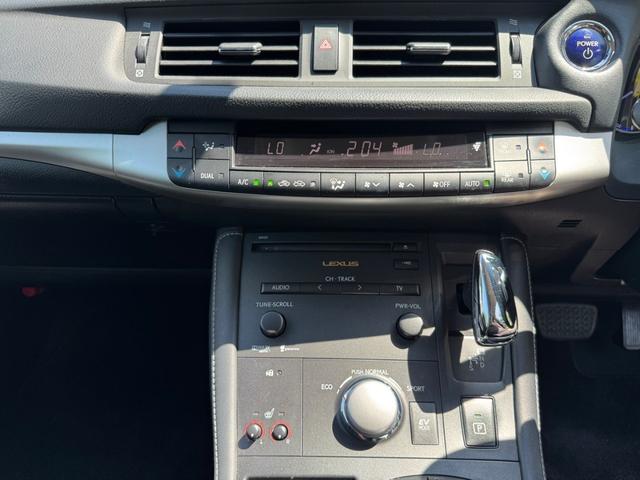 CT 200h VerC クルーズコントロール/シートヒーター/パワーシート/シートメモリ/ETC/Bluetooth/バックカメラ/電動格納ミラー/フルセグTV/プッシュスタート/HDDナビ/USB/オートライト(45枚目)