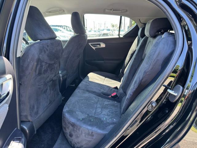 CT 200h VerC クルーズコントロール/シートヒーター/パワーシート/シートメモリ/ETC/Bluetooth/バックカメラ/電動格納ミラー/フルセグTV/プッシュスタート/HDDナビ/USB/オートライト(62枚目)