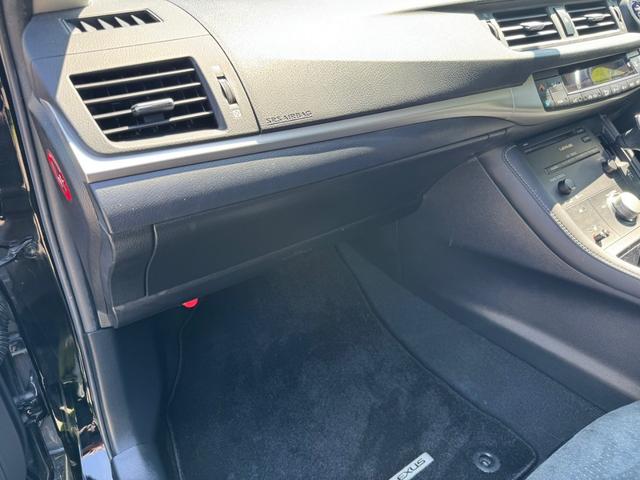 CT 200h VerC クルーズコントロール/シートヒーター/パワーシート/シートメモリ/ETC/Bluetooth/バックカメラ/電動格納ミラー/フルセグTV/プッシュスタート/HDDナビ/USB/オートライト(71枚目)