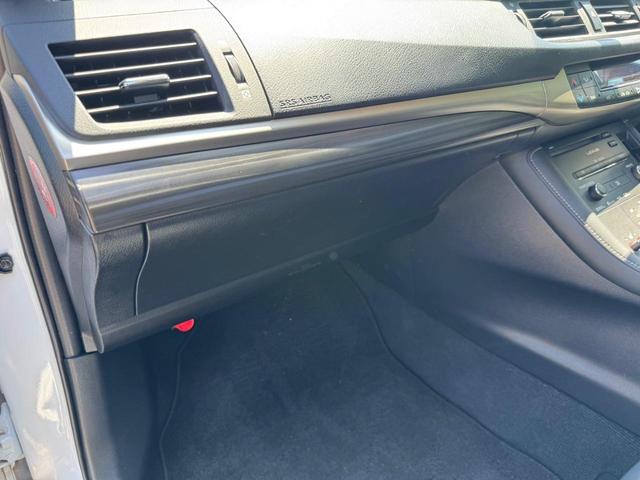 ＣＴ ２００ｈ　ＶｅｒＣ　クルーズコントロール／コーナーセンサー／シートヒーター／パワーシート／シートメモリ／ＥＴＣ／Ｂｌｕｅｔｏｏｔｈ／バックカメラ／電動格納ミラー／フルセグＴＶ／プッシュスタート／ＵＳＢ／ワンオーナー（76枚目）