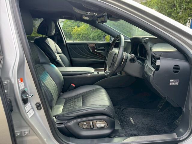 ＬＳ ５００ｈ　ＶｅｒＬ　衝突軽減／全周囲カメラ／レーダークルーズコントロール／コーナーセンサー／ＨＵＤ／ＢＳＭ／ハンドルヒーター／シートヒーター・エアコン／パワーシート／シートメモリ／ＥＴＣ／Ｂｌｕｅｔｏｏｔｈ／バックカメラ（32枚目）
