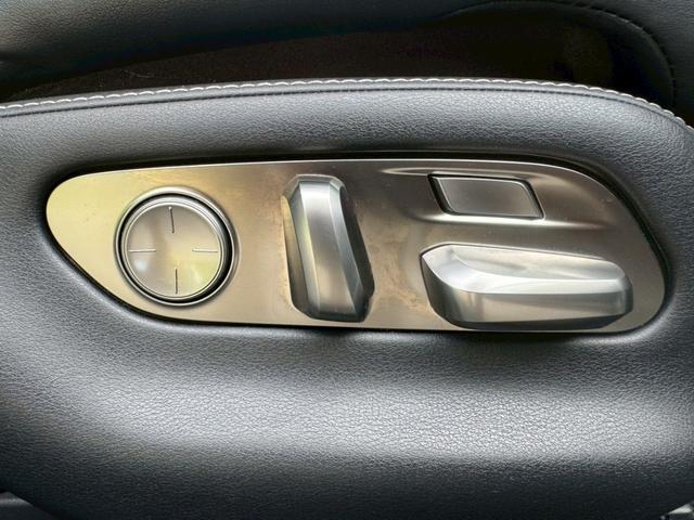 ＬＳ ５００ｈ　ＶｅｒＬ　衝突軽減／全周囲カメラ／レーダークルーズコントロール／コーナーセンサー／ＨＵＤ／ＢＳＭ／ハンドルヒーター／シートヒーター・エアコン／パワーシート／シートメモリ／ＥＴＣ／Ｂｌｕｅｔｏｏｔｈ／バックカメラ（33枚目）