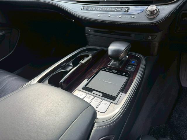 ＬＳ ５００ｈ　ＶｅｒＬ　衝突軽減／全周囲カメラ／レーダークルーズコントロール／コーナーセンサー／ＨＵＤ／ＢＳＭ／ハンドルヒーター／シートヒーター・エアコン／パワーシート／シートメモリ／ＥＴＣ／Ｂｌｕｅｔｏｏｔｈ／バックカメラ（46枚目）