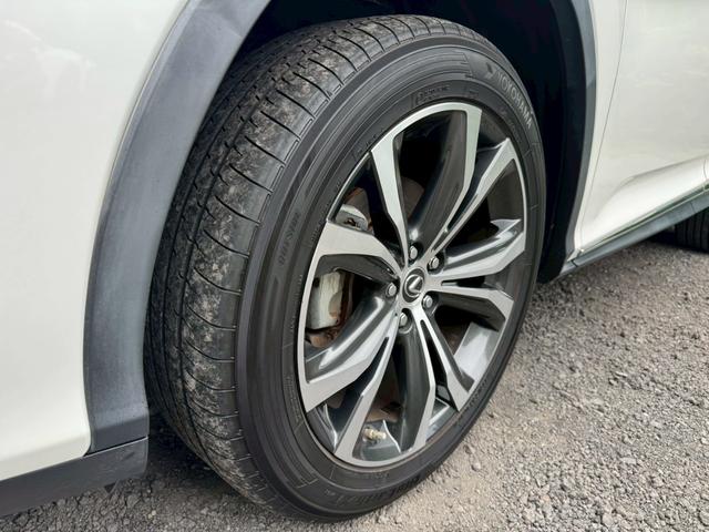 ＲＸ ４５０ｈＬ　後期／６人乗り／サンルーフ／全周囲カメラ／衝突軽減／レーダークルーズコントロール／コーナーセンサー／ＨＵＤ／ＢＳＭ／ハンドルヒーター／シートヒーター・エアコン／パワーシート／ＥＴＣ／Ｂｌｕｅｔｏｏｔｈ（8枚目）