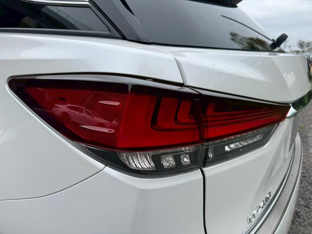 ＲＸ ４５０ｈＬ　後期／６人乗り／サンルーフ／全周囲カメラ／衝突軽減／レーダークルーズコントロール／コーナーセンサー／ＨＵＤ／ＢＳＭ／ハンドルヒーター／シートヒーター・エアコン／パワーシート／ＥＴＣ／Ｂｌｕｅｔｏｏｔｈ（26枚目）