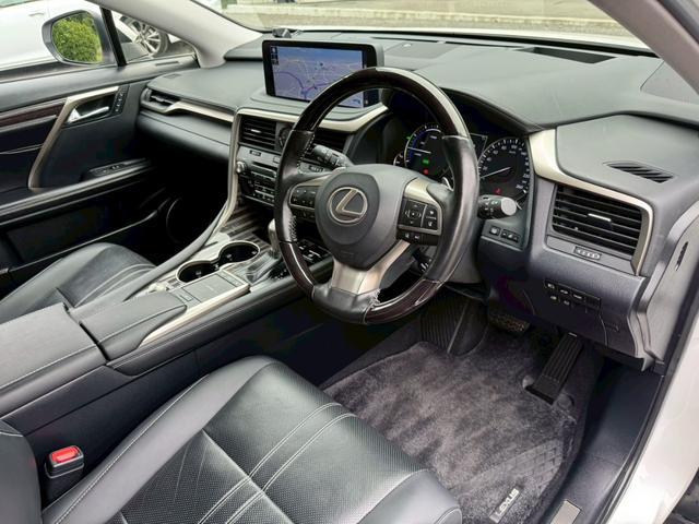 ＲＸ ４５０ｈＬ　後期／６人乗り／サンルーフ／全周囲カメラ／衝突軽減／レーダークルーズコントロール／コーナーセンサー／ＨＵＤ／ＢＳＭ／ハンドルヒーター／シートヒーター・エアコン／パワーシート／ＥＴＣ／Ｂｌｕｅｔｏｏｔｈ（39枚目）