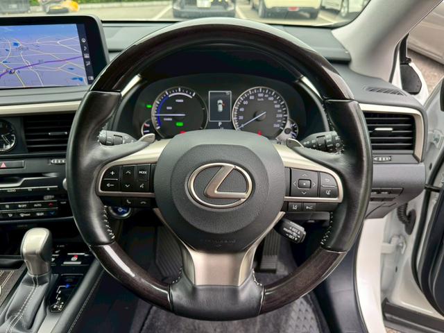 ＲＸ ４５０ｈＬ　後期／６人乗り／サンルーフ／全周囲カメラ／衝突軽減／レーダークルーズコントロール／コーナーセンサー／ＨＵＤ／ＢＳＭ／ハンドルヒーター／シートヒーター・エアコン／パワーシート／ＥＴＣ／Ｂｌｕｅｔｏｏｔｈ（40枚目）