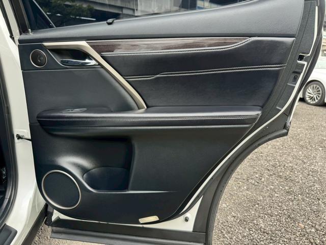 ＲＸ ４５０ｈＬ　後期／６人乗り／サンルーフ／全周囲カメラ／衝突軽減／レーダークルーズコントロール／コーナーセンサー／ＨＵＤ／ＢＳＭ／ハンドルヒーター／シートヒーター・エアコン／パワーシート／ＥＴＣ／Ｂｌｕｅｔｏｏｔｈ（59枚目）
