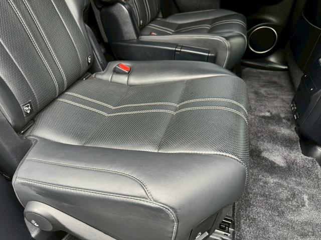 ＲＸ ４５０ｈＬ　後期／６人乗り／サンルーフ／全周囲カメラ／衝突軽減／レーダークルーズコントロール／コーナーセンサー／ＨＵＤ／ＢＳＭ／ハンドルヒーター／シートヒーター・エアコン／パワーシート／ＥＴＣ／Ｂｌｕｅｔｏｏｔｈ（60枚目）