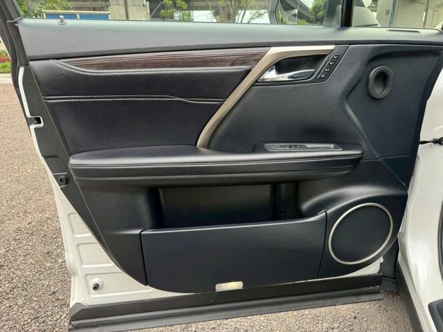 ＲＸ ４５０ｈＬ　後期／６人乗り／サンルーフ／全周囲カメラ／衝突軽減／レーダークルーズコントロール／コーナーセンサー／ＨＵＤ／ＢＳＭ／ハンドルヒーター／シートヒーター・エアコン／パワーシート／ＥＴＣ／Ｂｌｕｅｔｏｏｔｈ（73枚目）