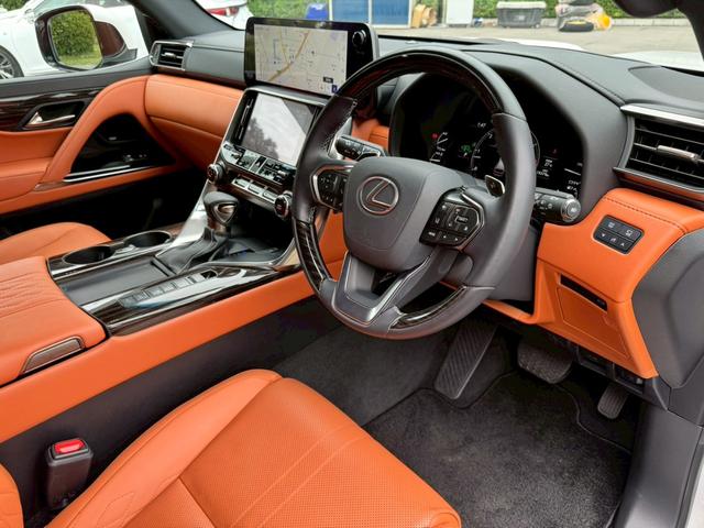 ＬＸ ６００　エグゼクティブ　モデリスタエアロ・ホイール／サンルーフ／リアモニター／マクレビ／ＨＵＤ／ＢＳＭ／デジタルインナーミラー／衝突軽減／レーダークルーズ／コーナーセンサ／全周囲カメラ／ＥＴＣ／パワーバックドア（41枚目）