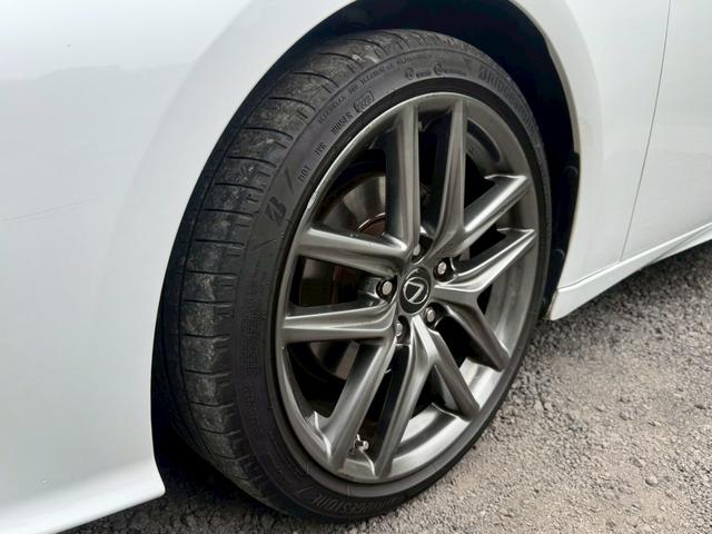 ＩＳ ３００ｈ　Ｆスポーツ　サンルーフ／クルーズコントロール／コーナーセンサー／ＢＳＭ／シートヒーター・エアコン／パワーシート／シートメモリ／ＥＴＣ／Ｂｌｕｅｔｏｏｔｈ／バックカメラ／プッシュスタート／電動格納ミラー（8枚目）