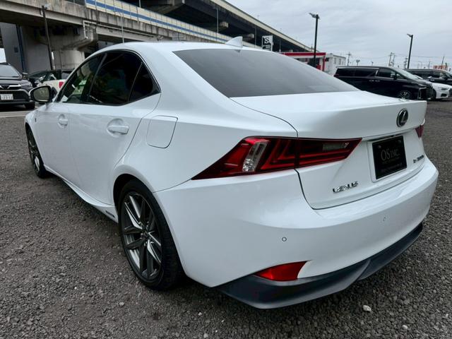 ＩＳ ３００ｈ　Ｆスポーツ　サンルーフ／クルーズコントロール／コーナーセンサー／ＢＳＭ／シートヒーター・エアコン／パワーシート／シートメモリ／ＥＴＣ／Ｂｌｕｅｔｏｏｔｈ／バックカメラ／プッシュスタート／電動格納ミラー（27枚目）