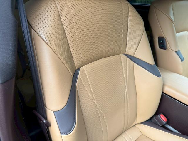 ＥＳ ３００ｈ　ＶｅｒＬ　サンルーフ／全周囲カメラ／衝突軽減／レーダークルーズコントロール／コーナーセンサー／ＢＳＭ／ハンドルヒーター／シートヒーター・エアコン／パワーシート／シートメモリ／ＥＴＣ／Ｂｌｕｅｔｏｏｔｈ（38枚目）