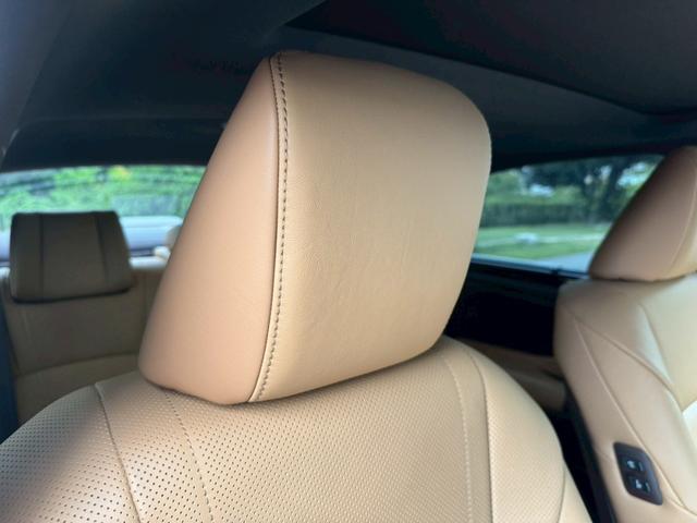 ＥＳ ３００ｈ　ＶｅｒＬ　サンルーフ／全周囲カメラ／衝突軽減／レーダークルーズコントロール／コーナーセンサー／ＢＳＭ／ハンドルヒーター／シートヒーター・エアコン／パワーシート／シートメモリ／ＥＴＣ／Ｂｌｕｅｔｏｏｔｈ（39枚目）