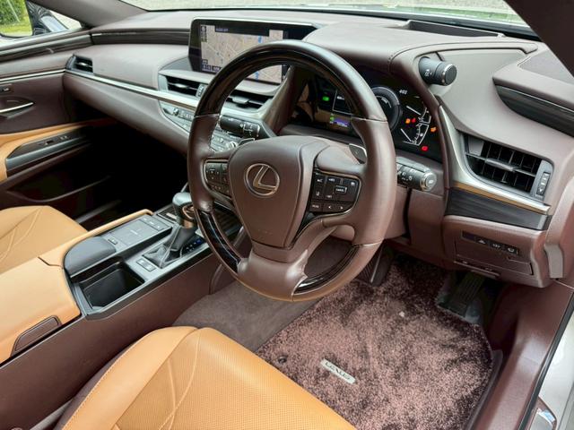 ＥＳ ３００ｈ　ＶｅｒＬ　サンルーフ／全周囲カメラ／衝突軽減／レーダークルーズコントロール／コーナーセンサー／ＢＳＭ／ハンドルヒーター／シートヒーター・エアコン／パワーシート／シートメモリ／ＥＴＣ／Ｂｌｕｅｔｏｏｔｈ（41枚目）
