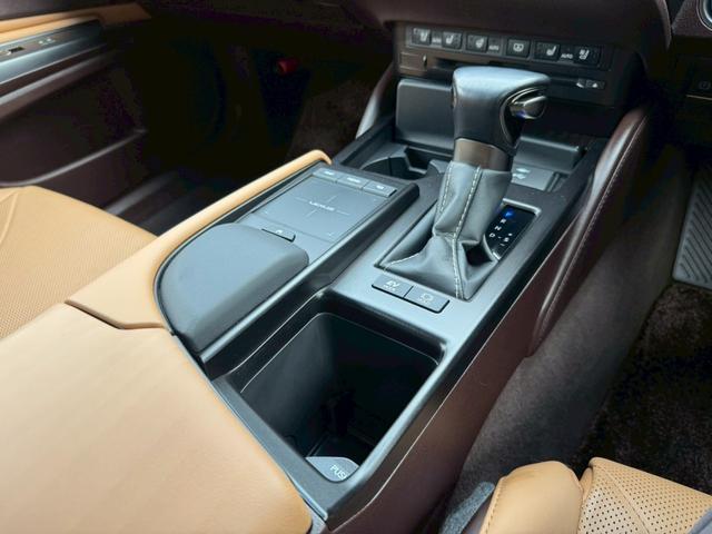 ＥＳ ３００ｈ　ＶｅｒＬ　サンルーフ／全周囲カメラ／衝突軽減／レーダークルーズコントロール／コーナーセンサー／ＢＳＭ／ハンドルヒーター／シートヒーター・エアコン／パワーシート／シートメモリ／ＥＴＣ／Ｂｌｕｅｔｏｏｔｈ（51枚目）