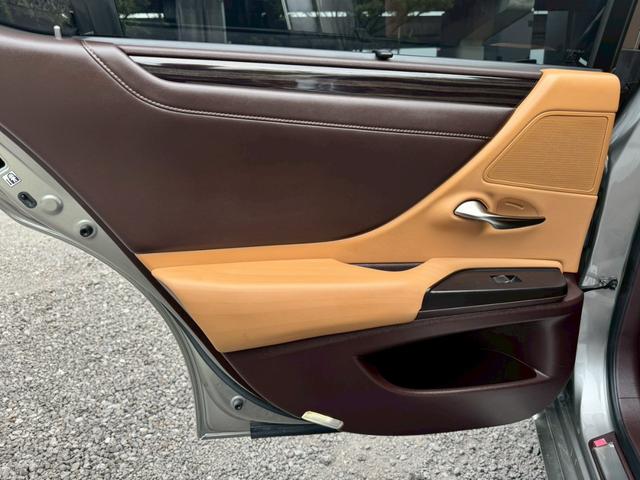ＥＳ ３００ｈ　ＶｅｒＬ　サンルーフ／全周囲カメラ／衝突軽減／レーダークルーズコントロール／コーナーセンサー／ＢＳＭ／ハンドルヒーター／シートヒーター・エアコン／パワーシート／シートメモリ／ＥＴＣ／Ｂｌｕｅｔｏｏｔｈ（71枚目）