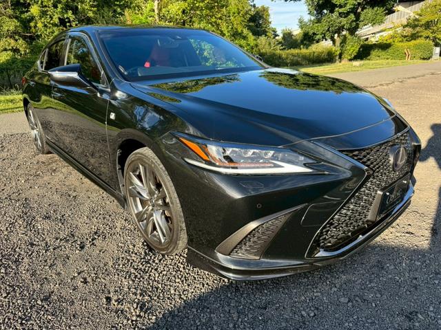 ＥＳ ３００ｈ　Ｆスポーツ　／ＴＲＤエアロ／サンルーフ／衝突軽減／レーダークルーズ／レーンキープ／コーナーセンサ／シートヒータ・エアコン／ステアリングヒーター／オートライト／レッドレザー／ＥＴＣ／バックカメラ／Ｂｌｕｅｔｏｏｔｈ（13枚目）
