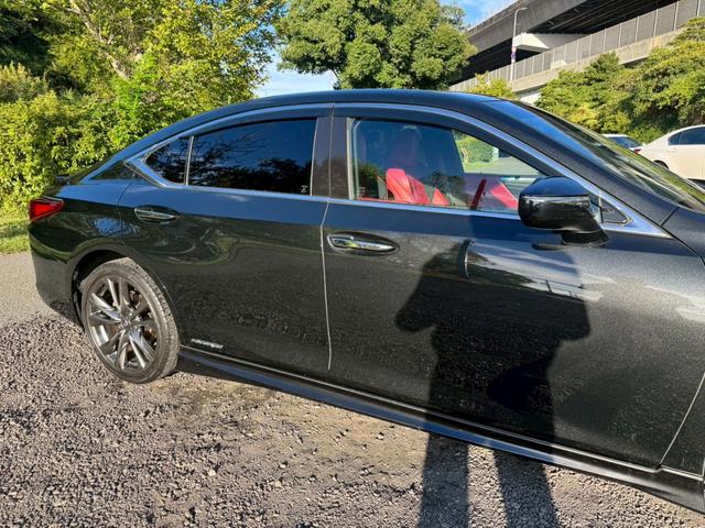 ＥＳ ３００ｈ　Ｆスポーツ　／ＴＲＤエアロ／サンルーフ／衝突軽減／レーダークルーズ／レーンキープ／コーナーセンサ／シートヒータ・エアコン／ステアリングヒーター／オートライト／レッドレザー／ＥＴＣ／バックカメラ／Ｂｌｕｅｔｏｏｔｈ（17枚目）