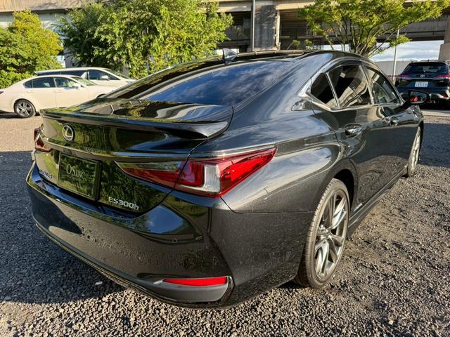 ＥＳ ３００ｈ　Ｆスポーツ　／ＴＲＤエアロ／サンルーフ／衝突軽減／レーダークルーズ／レーンキープ／コーナーセンサ／シートヒータ・エアコン／ステアリングヒーター／オートライト／レッドレザー／ＥＴＣ／バックカメラ／Ｂｌｕｅｔｏｏｔｈ（22枚目）