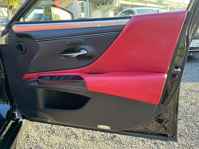 ＥＳ ３００ｈ　Ｆスポーツ　／ＴＲＤエアロ／サンルーフ／衝突軽減／レーダークルーズ／レーンキープ／コーナーセンサ／シートヒータ・エアコン／ステアリングヒーター／オートライト／レッドレザー／ＥＴＣ／バックカメラ／Ｂｌｕｅｔｏｏｔｈ（31枚目）