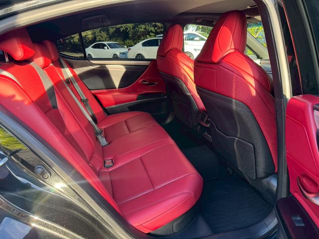 ＥＳ ３００ｈ　Ｆスポーツ　／ＴＲＤエアロ／サンルーフ／衝突軽減／レーダークルーズ／レーンキープ／コーナーセンサ／シートヒータ・エアコン／ステアリングヒーター／オートライト／レッドレザー／ＥＴＣ／バックカメラ／Ｂｌｕｅｔｏｏｔｈ（60枚目）