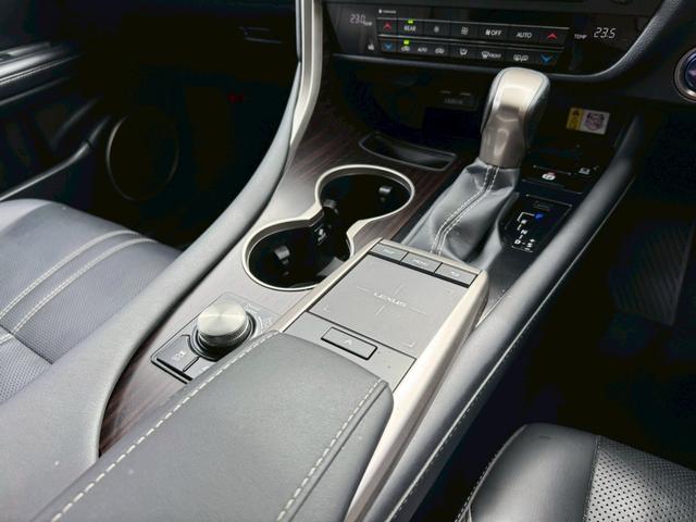 ＲＸ ４５０ｈＬ　４ＷＤ／　後期／７人乗り／ワンオーナー／モデリスタエアロ／サンルーフ／リアモニター／衝突軽減／ＨＵＤ／ＢＳＭ／レーダークルーズ／コーナーセンサ／全周囲カメラ／シートヒーター・エアコン／パワーバックドア／ＥＴＣ（50枚目）